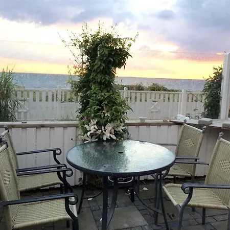 Дом отдыха Lovely Panoramic View Over The Sea