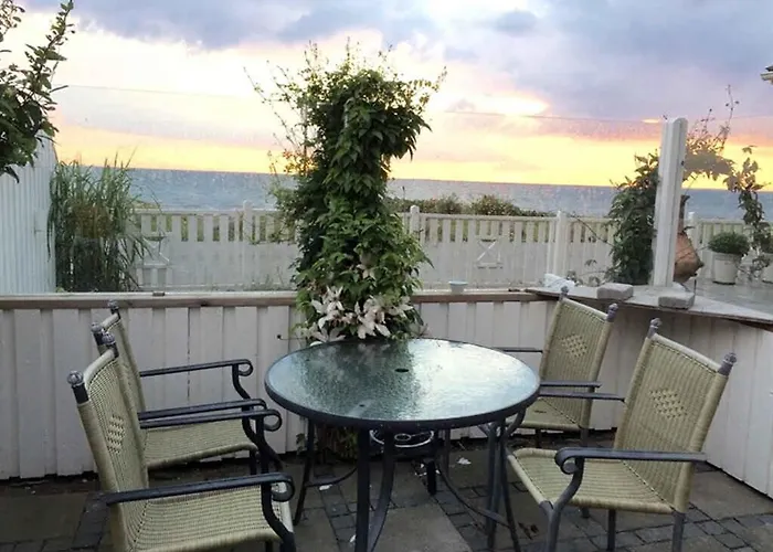 Дом отдыха Lovely Panoramic View Over The Sea