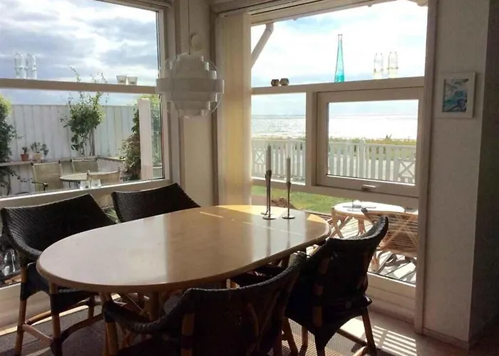 Дом отдыха Lovely Panoramic View Over The Sea